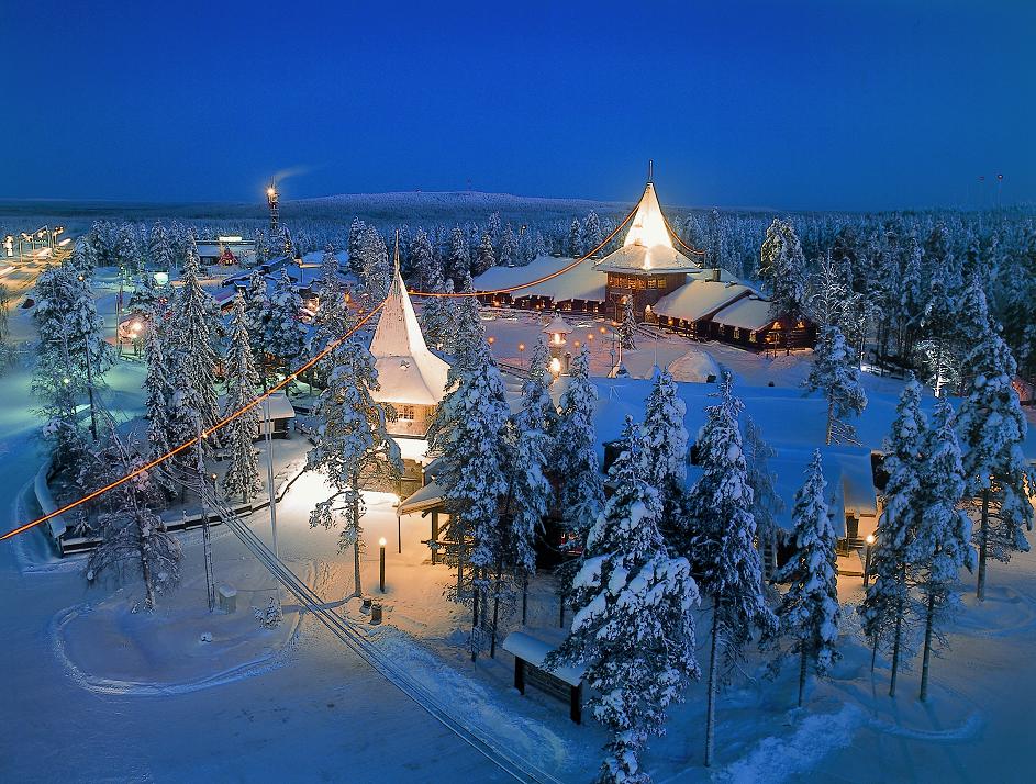 Il-Villaggio-di-Babbo-Natale-Rovaniemi-Circolo-Polare-Artico-Lapponia-Finlandia